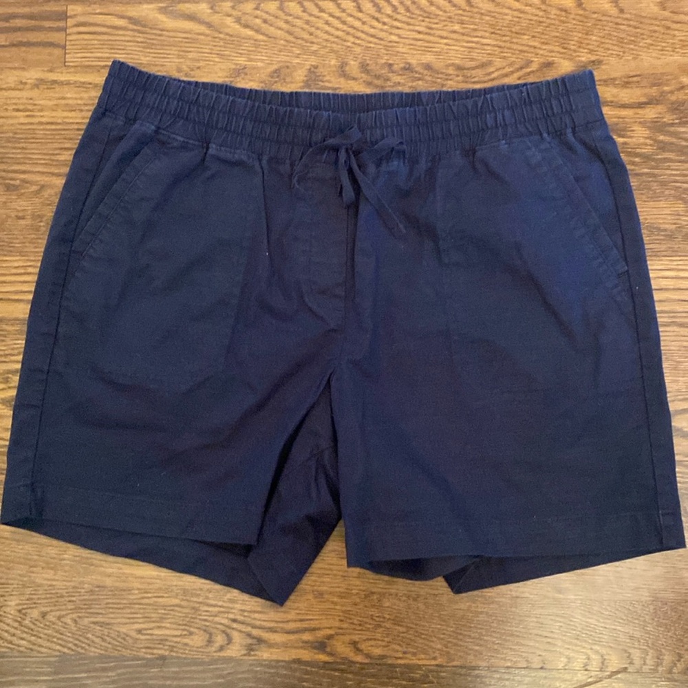 Talbots Navy Pull on Shorts with pockets!  5” inseam Large Petite